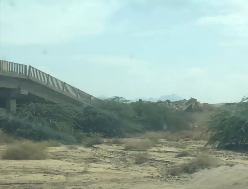 مليشيات الحوثي فجّرت الجسور والعبّارات في خط الحديدة - تعز (صور)