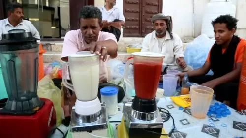 حضرموت.. أزمة تفاوت الأجور تتصاعد وتدفع المعلمين للعمل بمهن خاصة لكسب العيش
