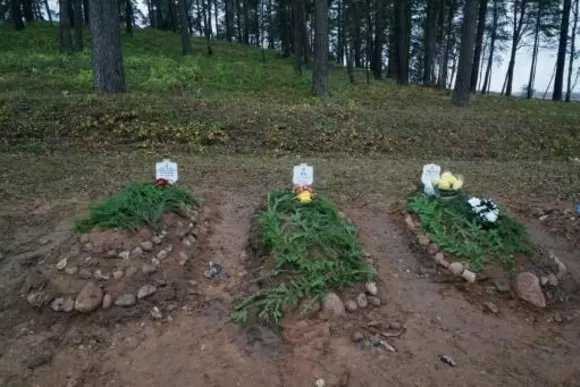 دفن مهاجر يمني في بولندا