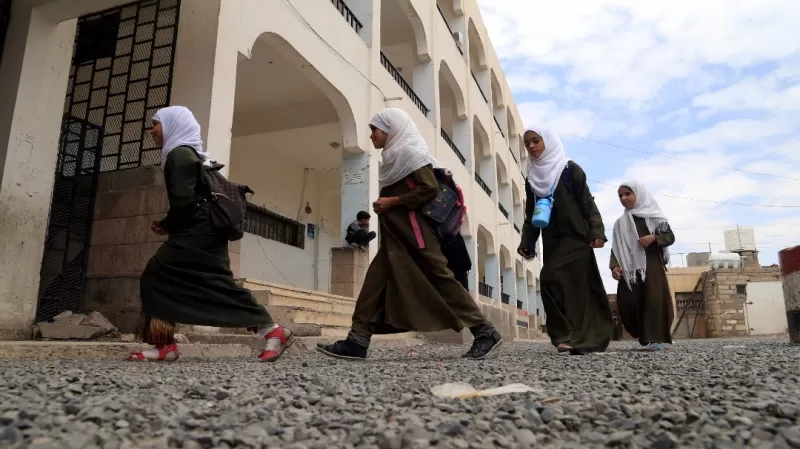 أغراض سياسية وطائفية وراء تدشين الحوثي للدراسة في الصيف