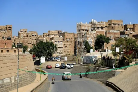 للوصول للمساعدات.. الحوثيون يستقبلون المنسق الأممي في صنعاء رغم قرار منع وصوله