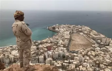 الرئاسي يوجه برفع الجاهزية القتالية لتأمين المنشآت الحيوية في ساحل حضرموت