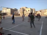 كرة الطائرة تجتذب شباب المخا خلال رمضان
