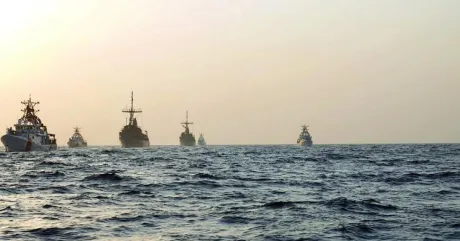 الجيش الأميركي يدمر زورقاً حوثياً مفخخاً يهدد السفن التجارية