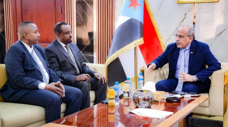 عدن.. الانتقالي يناقش مع سفير الصومال مشكلة الهجرة غير الشرعية