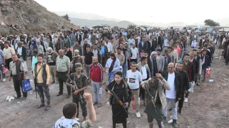 من خلال مراكز تعبئة إجبارية.. الحوثيون يجندون موظفي الدولة تحت مسمى "الجهاد المقدس"