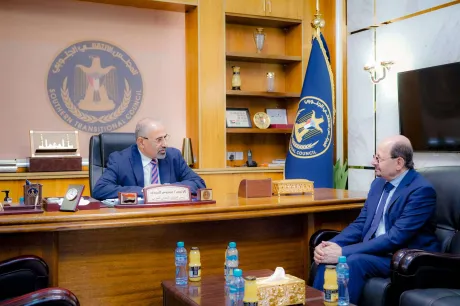 الزُبيدي يؤكد دعم جهود الزنداني لتطوير الأداء الدبلوماسي
