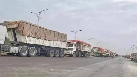 سائقو النقل الثقيل بالحديدة يستأنفون احتجاجاتهم ضد الحوثيين