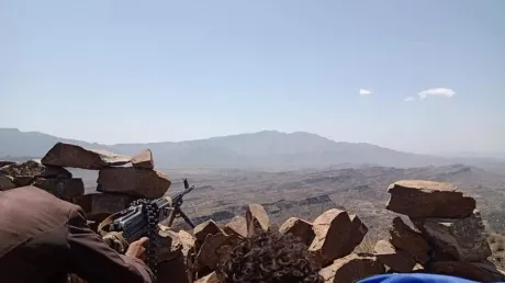 نجاة جنود من محور تعز من قصف حوثي شرقي المدينة